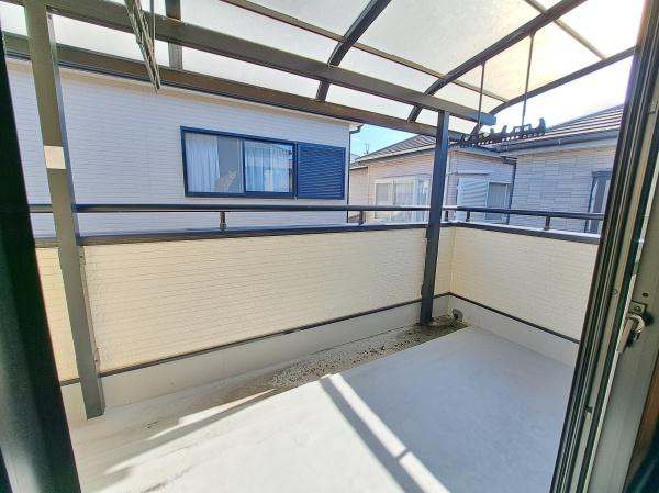 岩出市中島　中古戸建のバルコニー|【バルコニー】
広々バルコニーで洗濯物もたくさん干せます