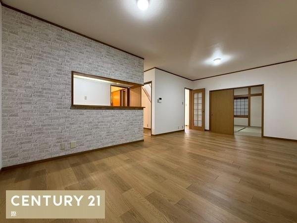 岩出市中島　中古戸建の居間・リビング