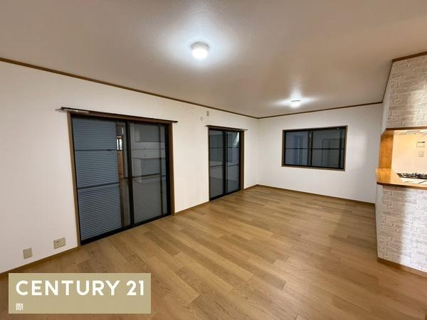 岩出市中島　中古戸建の居間・リビング