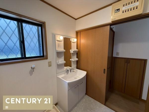 岩出市中島　中古戸建の独立洗面台