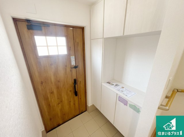 明石市藤江　第６期　未入居の玄関|シューズボックスにはたくさんの靴が収納できるので玄関周りはいつもスッキリ！ご家族が増えても安心！