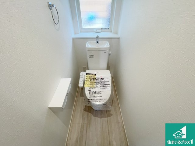 明石市藤江　第６期　未入居のトイレ|1・2階の2ヶ所にあるので、朝の忙しい時間の順番待ちもなく、深夜の利用にも大変便利です。