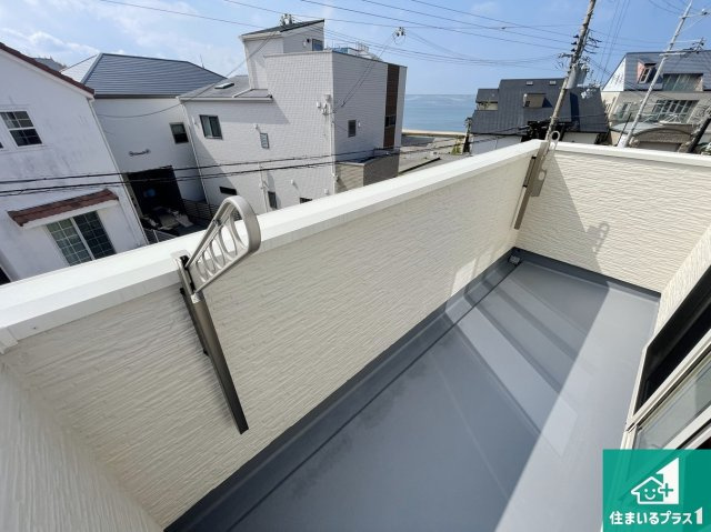 明石市藤江　第６期　未入居のバルコニー|南側に面したバルコニーですので明るい日差しを取り込み洗濯物をしっかり乾かしてくれます。