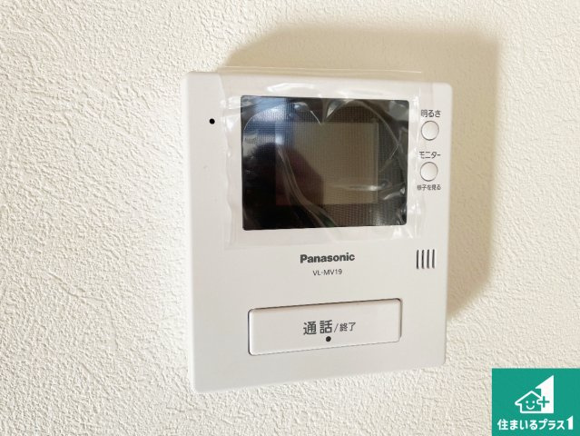 西宮市仁川百合野町　中古一戸建ての防犯設備|カラーモニターインターホン！声だけでなく来訪者の姿や顔がモニターで確認できるので、小さなお子様がいらっしゃるご家庭でも安心できます！