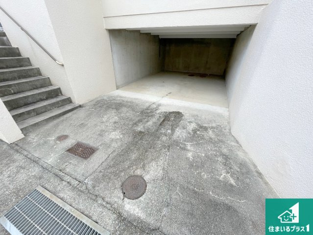 西宮市仁川百合野町　中古一戸建ての駐車場|駐車スペース！散水栓があるので、こまめに愛車を洗えます！