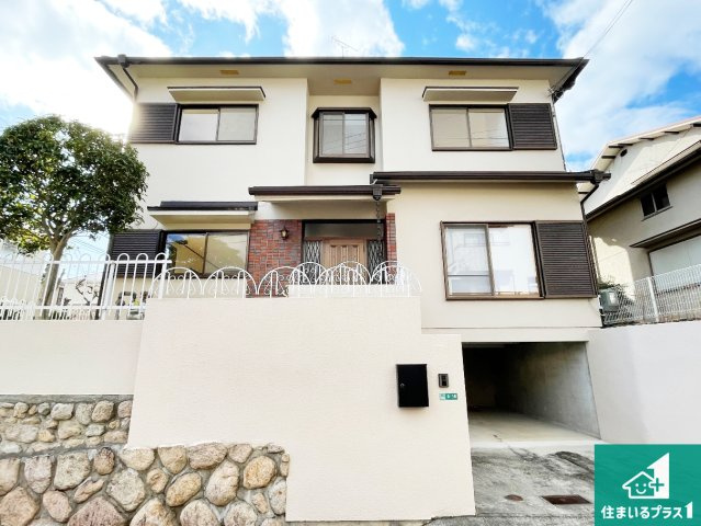 西宮市仁川百合野町　中古一戸建ての外観|周辺は落ち着いた街並みの住宅地！子育てがしやすい住環境です！気になることがありましたら、お気軽にお問い合わせください！
