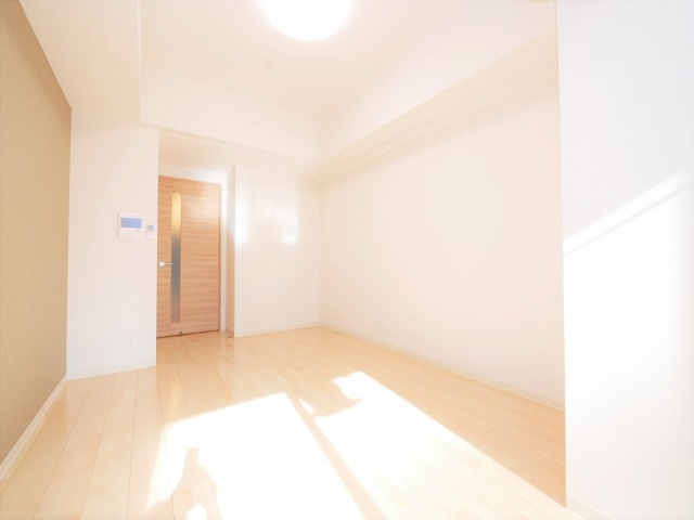 プライムアーバン御堂筋本町の洋室