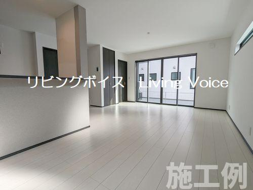 【居間・リビング】 | 【仲介手数料０円】平塚市広川　中古一戸建て　3号棟 | 平塚市広川　中古一戸建て