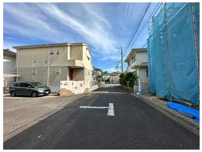 【前面道路含む現地写真】 | 茅ヶ崎市松風台　新築２号棟