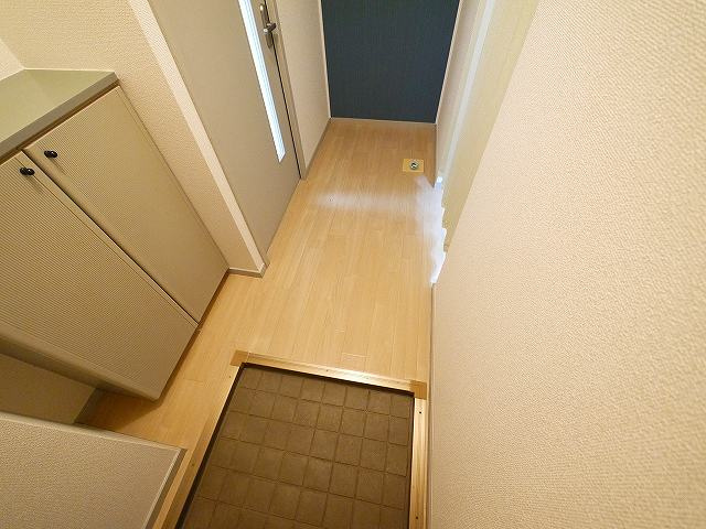 高畑ビューハイツの玄関|明るい玄関です