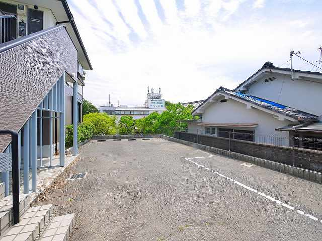 高畑ビューハイツの駐車場|駐車場完備です
