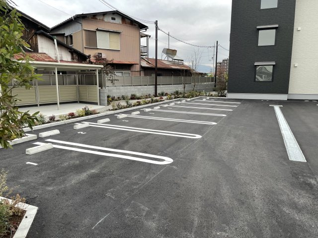 アルフラットの駐車場