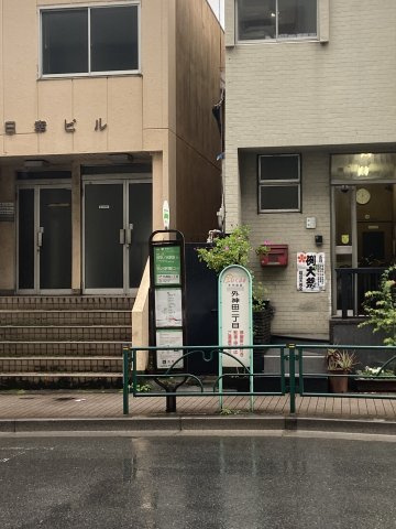 京須ビルの周辺