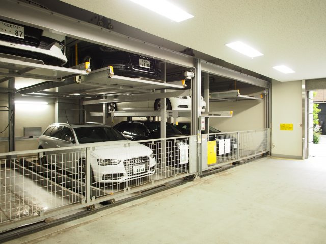グウマグノリアの駐車場