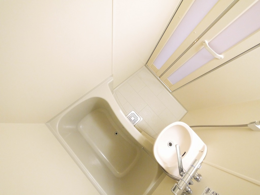 レオパレス奈良東の浴室|落ち着いた空間のお風呂です