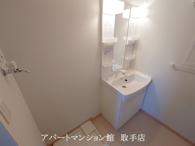 ニューファースト・ガーデンの独立洗面台