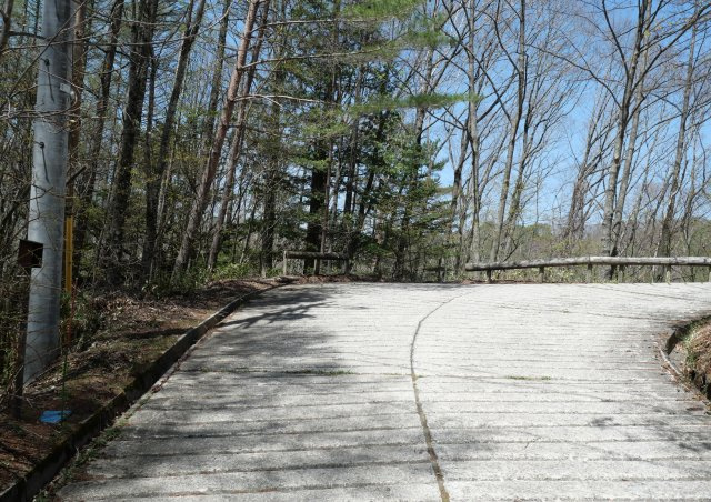 オリンポス三岳⑨の前面道路含む現地写真