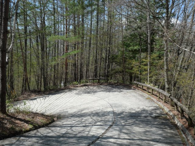 オリンポス三岳⑨の前面道路含む現地写真