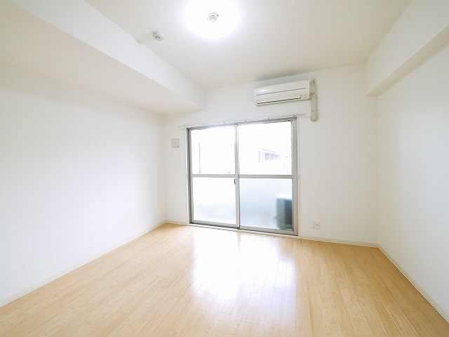 パールタウンの洋室|落ち着いた色調の洋室です