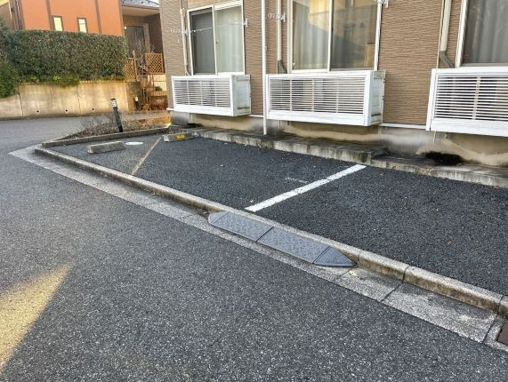 レオパレス黎の駐車場