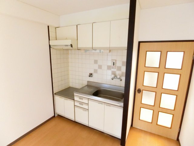 シャトー原山台のキッチン|同物件別部屋