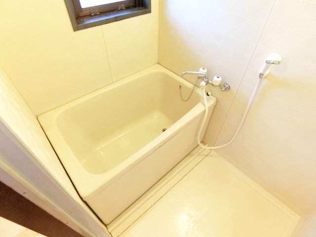 シャトー原山台の浴室|同物件別部屋