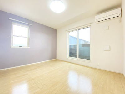 【居間・リビング】 | シャンデポワールⅠ | ※同物件、別のお部屋の写真です。