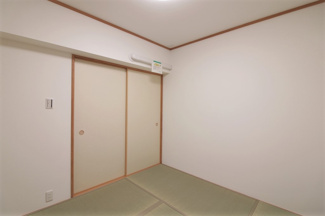 【和室】 | ローズハイツ宝塚 | 和室4.5帖です♪奥行のある押入れも有ります！