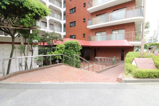 【エントランス】 | ローズハイツ宝塚 | エントランスはオートロックです♪女性の方も安心してご入居していただけます！