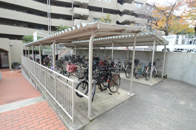 【駐輪場】 | 日興千里丘スカイマンションA棟 | 弊社のファイナンシャルプランナーより、将来に向けた資金計画・住宅ローンの無料相談が皆様に大変ご好評頂いております！物件ご購入の前に、まずはお気軽にご相談くださいませ。