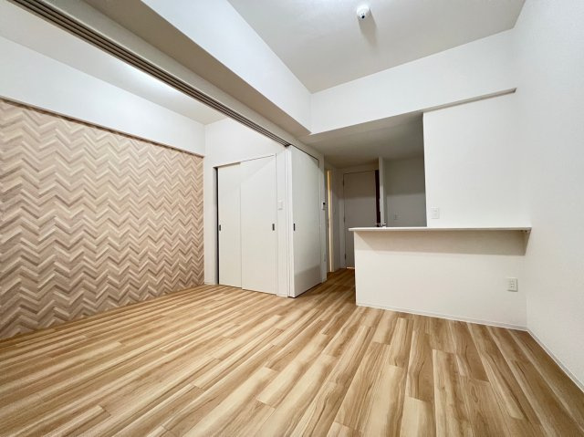 セレニテ本町リアンの洋室