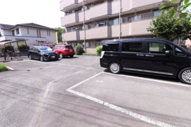 リバーサイド・ダイキの駐車場