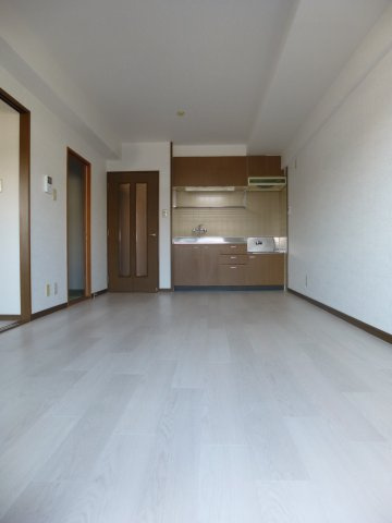 クオリティパレス徳重の居間・リビング|こちらのリビングで趣味の時間をお楽しみください