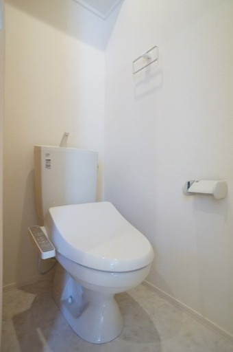 【トイレ】 | Gatto  Bianco | 暖房洗浄便座付きトイレです（写真は他室です）