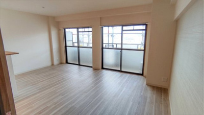 【居間・リビング】 | モア・ルミエール | 広々としたリビングです