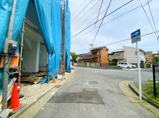 【前面道路含む現地写真】