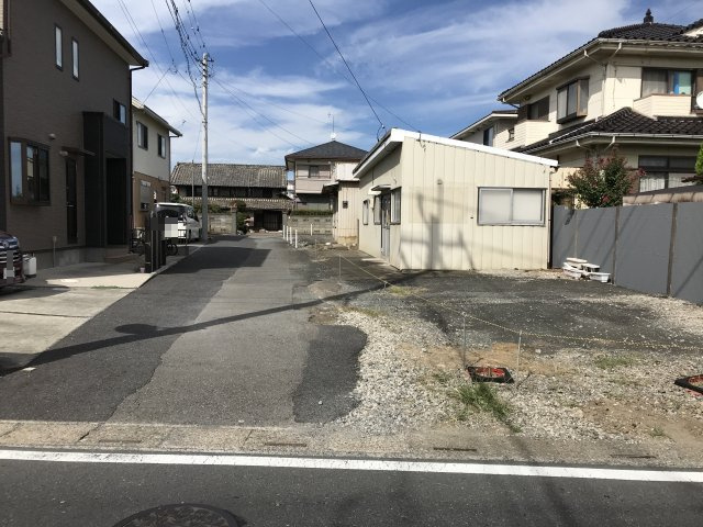 鴻巣市箕田の売地の前面道路含む現地写真