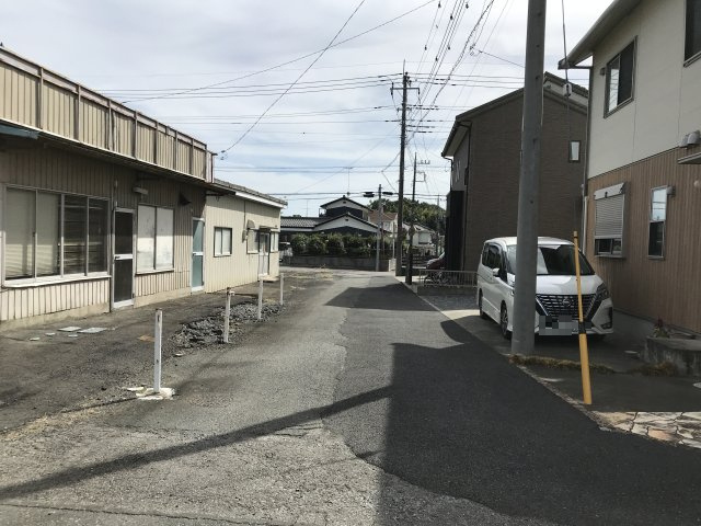 鴻巣市箕田の売地の前面道路含む現地写真