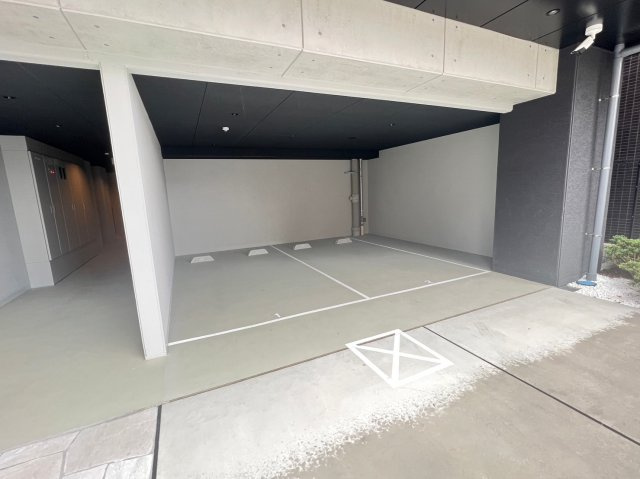 S-RESIDENCE難波大国町Deuxの駐車場