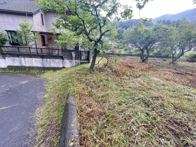 姫路市安富町狭戸／売土地の前面道路含む現地写真
