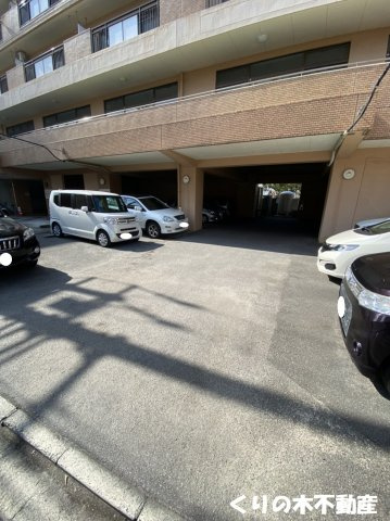 【駐車場】 | ライブタウン宝来 | 駐車場に車を止められます