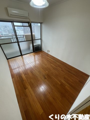 【内装】 | ライブタウン宝来 | 個人の部屋や寝室として使える洋室です