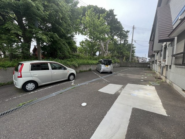 ハイツブルースカイの駐車場