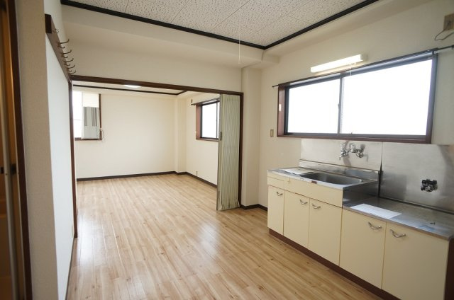 【居間・リビング】 | 千石ビル | 広々としたダイニングキッチン