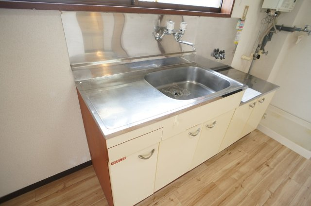 【キッチン】 | 千石ビル | 二口コンロもラクラク置けるのでお料理得意な方におススメです♪
