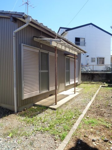 入野町16115-10戸建の庭|簡単な家庭菜園も楽しめるお庭です