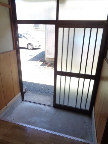 入野町16115-10戸建の玄関|ゆったりとした玄関です