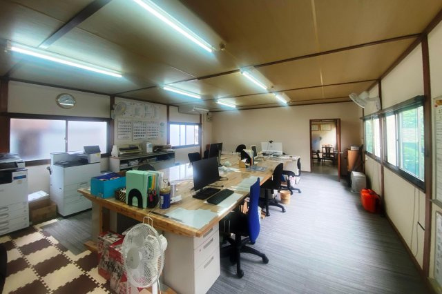 高知市横内　売事務所の内装