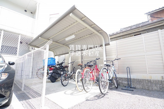 BLASTO Residenceの駐車場