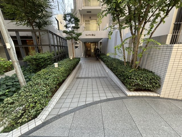 グランドシティ白山のエントランス